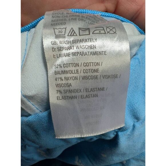 Isaac Mizrahi Live! Petite 24/7 Stretch Crop Wide-Leg Blue and White Floral Pant - Picture 5 of 7